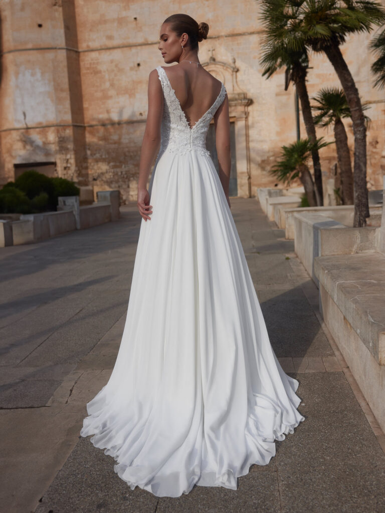 Bianco Evento Camelia wedding dress at Bridal Fashion Outlet