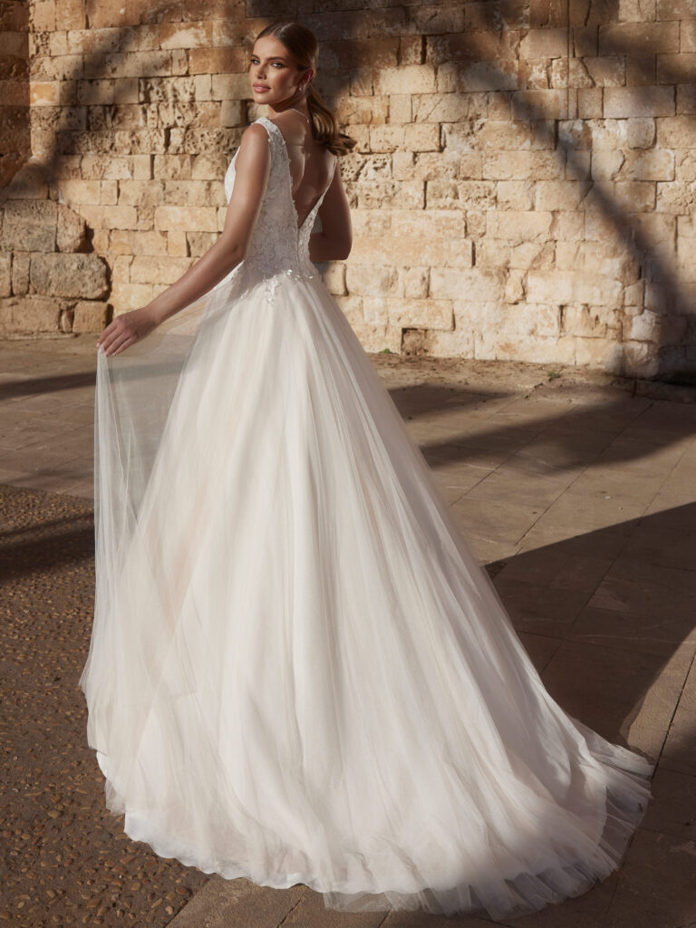 Bianco Evento Valeria wedding dress at Bridal Fashion Outlet