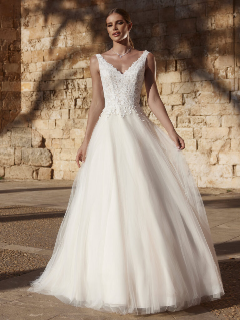 Bianco Evento Valeria wedding dress at Bridal Fashion Outlet