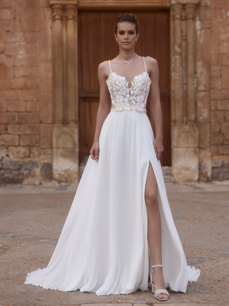 Trouwjurk Bianco Evento skirt Karin bij Bruidsmode Outlet