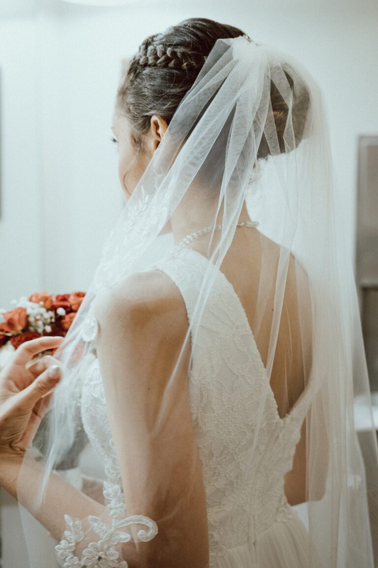 Atmospheric image accompanying the article Inspiration for vintage bridal fashion